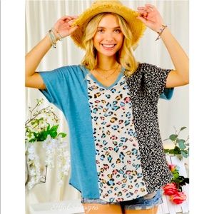 B57💙Color-block blue+multi print v-neck tee2lifht up jeans+shorts💙
